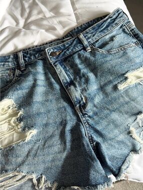 AE Mom Shorts